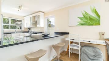 House, Multiple Beds, Pool Access, Ocean View (Harbour Lights ) | Private kitchen | Fridge, microwave, oven, stovetop