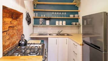 Casa, varias camas, patio, vista al jardín (Buitengracht House ) | Cocina privada | Refrigerador, horno, parrilla de estufa y cafetera y tetera