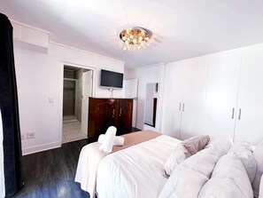 Apartment, 1 Double Bed with Sofa bed, Patio, Mountain View (210 Atlantica ) | 1 bedroom, individually decorated, individually furnished - Spacious 1 Bedroom Apartment, Atlantica, Seapoint (Cape Town)