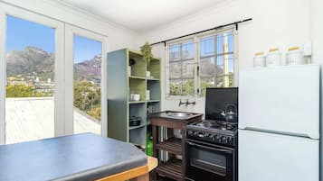 Apartment, 1 Double Bed, Patio, Mountain View (Bokaap Studio ) | Private kitchen | Fridge, oven, stovetop, cookware/dishes/utensils