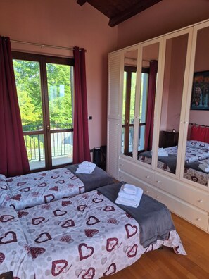 Twin kamer, uitzicht op bergen | Gratis wifi