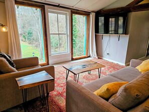 Een smart-tv en een open haard