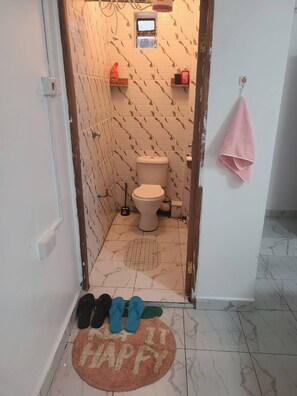 Shower - Studio 107, South B, Sana Sana (Nairobi)