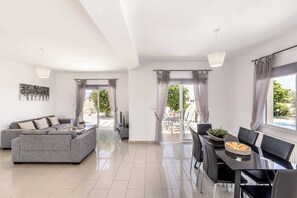 Villa (3 Bedrooms) | Interior