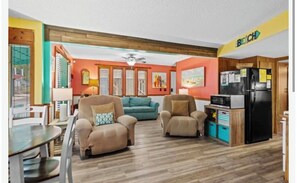 Living area - Beckham by The Sea (Myrtle Beach)