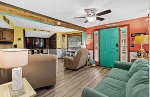 Living area - Beckham by The Sea (Myrtle Beach)