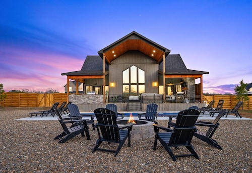 Pickleball | Heated/Chilled Pool | Outdoor Kitchen