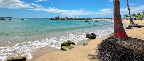 Beach nearby, sun-loungers, beach towels