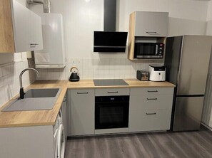 Kylskåp, mikrovågsugn och ugn