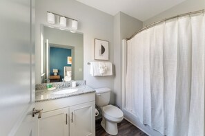 Apartment, 2 Schlafzimmer (QueenBed) | Badezimmer