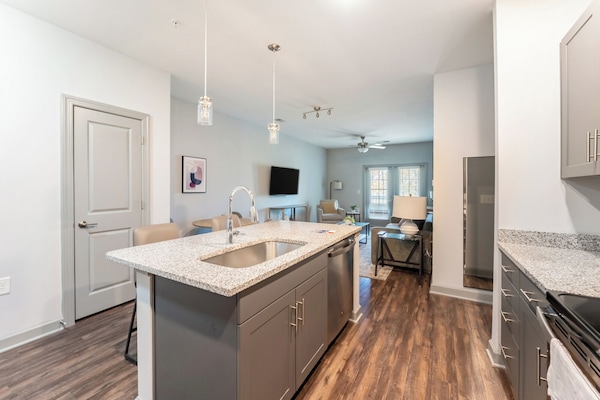 Apartment, 2 Schlafzimmer (QueenBed) | Eigene Küche | Großer Kühlschrank, Mikrowelle, Ofen, Herdplatte