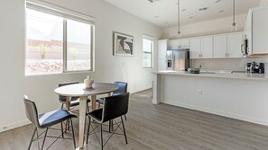 Private kitchen - Landing Apartments Oro Valley (Oro Valley)