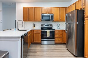 公寓, 2 間臥室 (QueenBed) | 私人廚房 | 大型冰箱、微波爐、烤箱、爐台