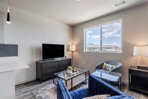 Studio | Coin séjour | Télévision de 50 pouces avec chaînes numériques