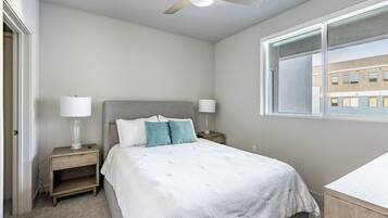 Apartment, 1 Schlafzimmer | Individuell dekoriert, individuell eingerichtet, Bügeleisen/Bügelbrett