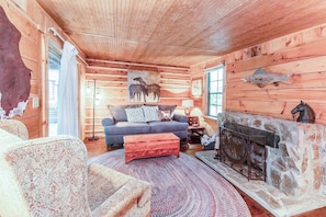 Smart TV, fireplace