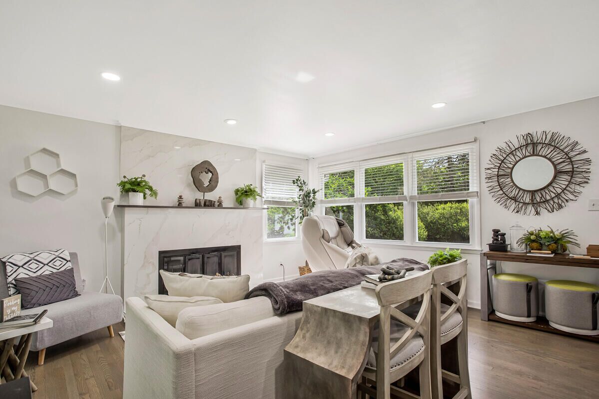 Smart TV, table tennis, books