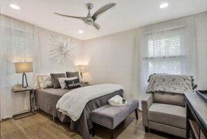 6 bedrooms, iron/ironing board, travel cot, free WiFi - 6BR Hot Tub Retreat  FirePit, Gazebo, 2 Homes! (Severn)