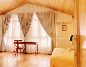 Desk, laptop workspace, free WiFi, bed sheets - MY ROOMS CITY HOTEL CAMINO DE SANTIAGO (Castrillo Del Val)