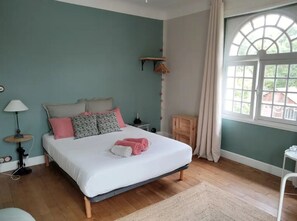 Family Quadruple Room, River View | Free WiFi, bed sheets - Les moulins de Clan (Jaunay-Marigny)