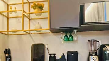 Deluxe Triple Room | Private kitchen