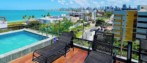 Habitación Deluxe doble | Piscina | Una piscina al aire libre