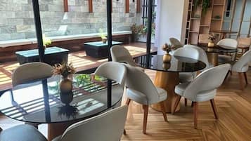 Deluxe Triple Room | Dining