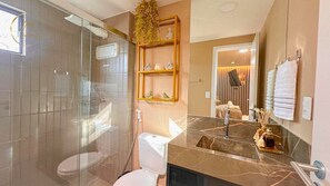 Deluxe-Dreibettzimmer | Badezimmer