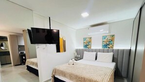 A hotel room with a bed, a flat-screen TV, a bedside table, and artwork on the wall. - LM OZEAN (Joao Pessoa)