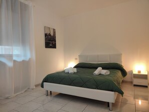 Sistema de insonorización, tabla de planchar con plancha y wifi gratis 