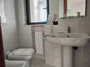 Deluxe Apartment, Balcony | Bathroom - CconfortHotels eXtramurale Apartment (Bari)