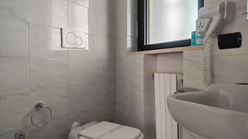 Deluxe Apartment, Balcony | Bathroom | Hair dryer, towels, soap, shampoo