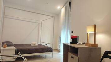 Deluxe Apartment, Balcony | 2 bedrooms, soundproofing, iron/ironing board, free WiFi