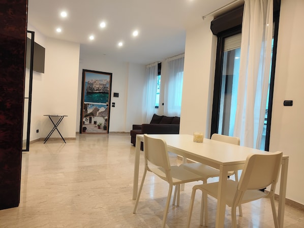 Appartement Deluxe, balcon | Coin séjour