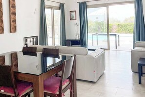 Smart TV, ping pong - Villa Alexalia - Four Bedroom Villa, Sleeps 8 (Latchi)