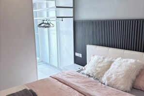 2 bedrooms, iron/ironing board, WiFi, bed sheets - Paceville | 4A - Seaview 2BR, Near Beach & Bars (St. julian's)