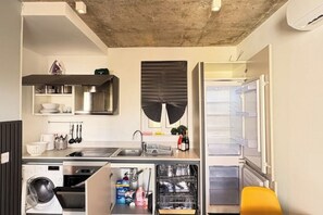Private kitchen - Paceville | 4A - Seaview 2BR, Near Beach & Bars (St. julian's)