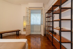 3 chambres, fer et planche à repasser, lit de bébé portatif