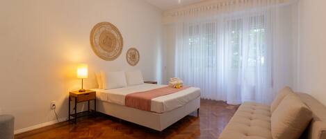 3 bedrooms, iron/ironing board, travel crib, free WiFi