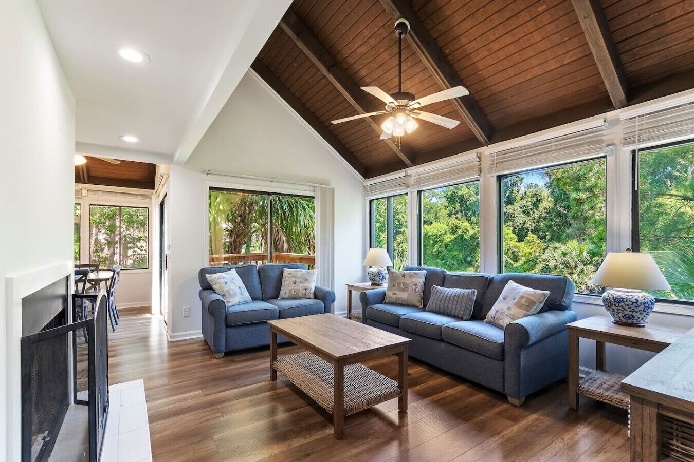 تلفزيون، كُتُب