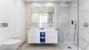 Hair dryer, towels - Modern 2BR w/ Rooftop Pool & Parking by LovelyStay (Lagos)