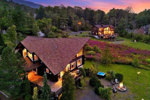 Charming 5-bedroom Lake Log cabin in marvelous Lanesville