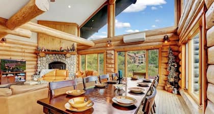 Charming 5-bedroom Lake Log cabin in marvelous Lanesville