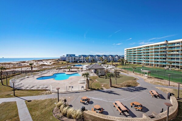 Innenpool, Außenpool