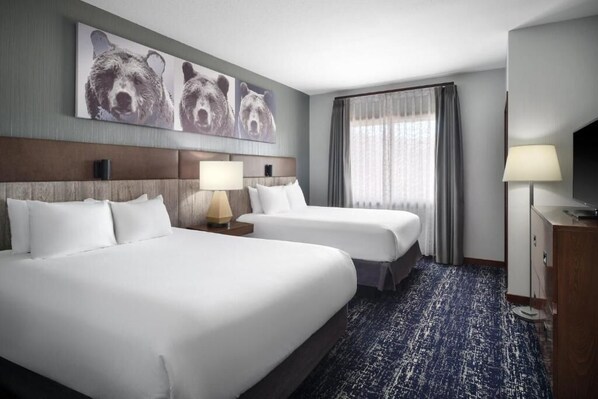 3 bedrooms, in-room safe, iron/ironing board, free WiFi