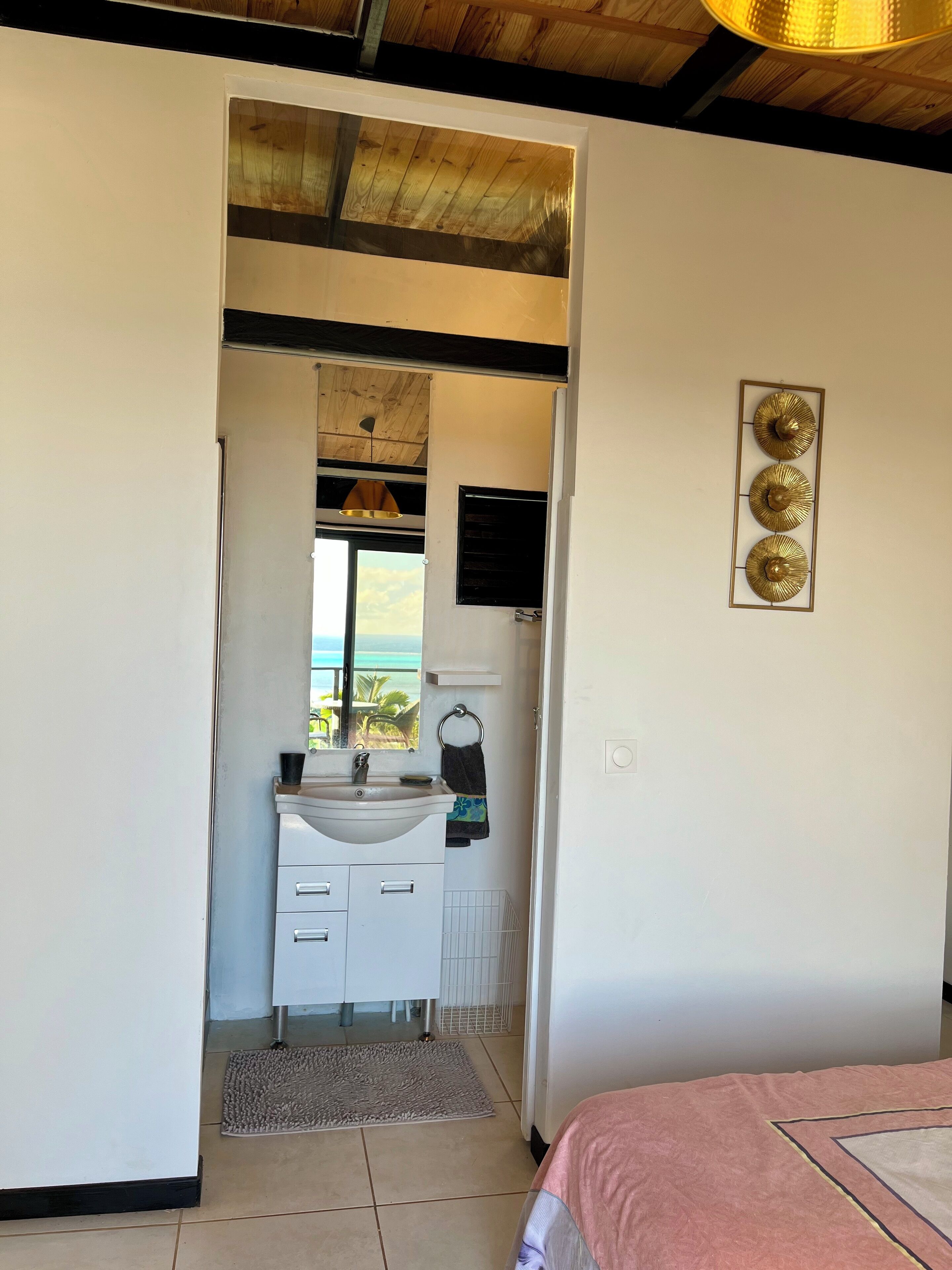 2 chambres, fer et planche à repasser, Wi-Fi gratuit, draps fournis