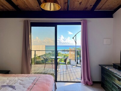 Bungalow with magnificent lagoon and mountain views, in a natural setting