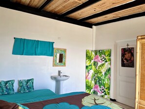 2 bedrooms, iron/ironing board, free WiFi, bed sheets