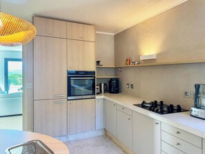Geladeira, fogão, cooktop, lava-louças