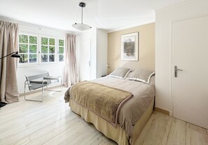 4 quartos, ferros/tábuas de passar roupa, Wi-Fi, roupa de cama